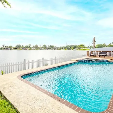 Stunning Lake-Front Villa With Pool & Spa Pembroke Pines Extérieur photo