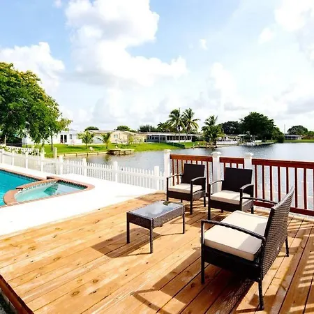 Stunning Lake-Front Villa With Pool & Spa Pembroke Pines Extérieur photo